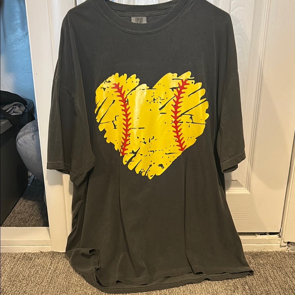 Comfort Colors - Softball Mom/Aunt shirt - Picture 1 of 1